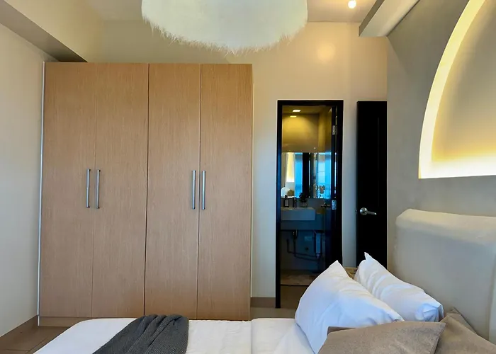 Apartahotel Panoramic Seaview 2br Near Airport Facing The Bay 6g
